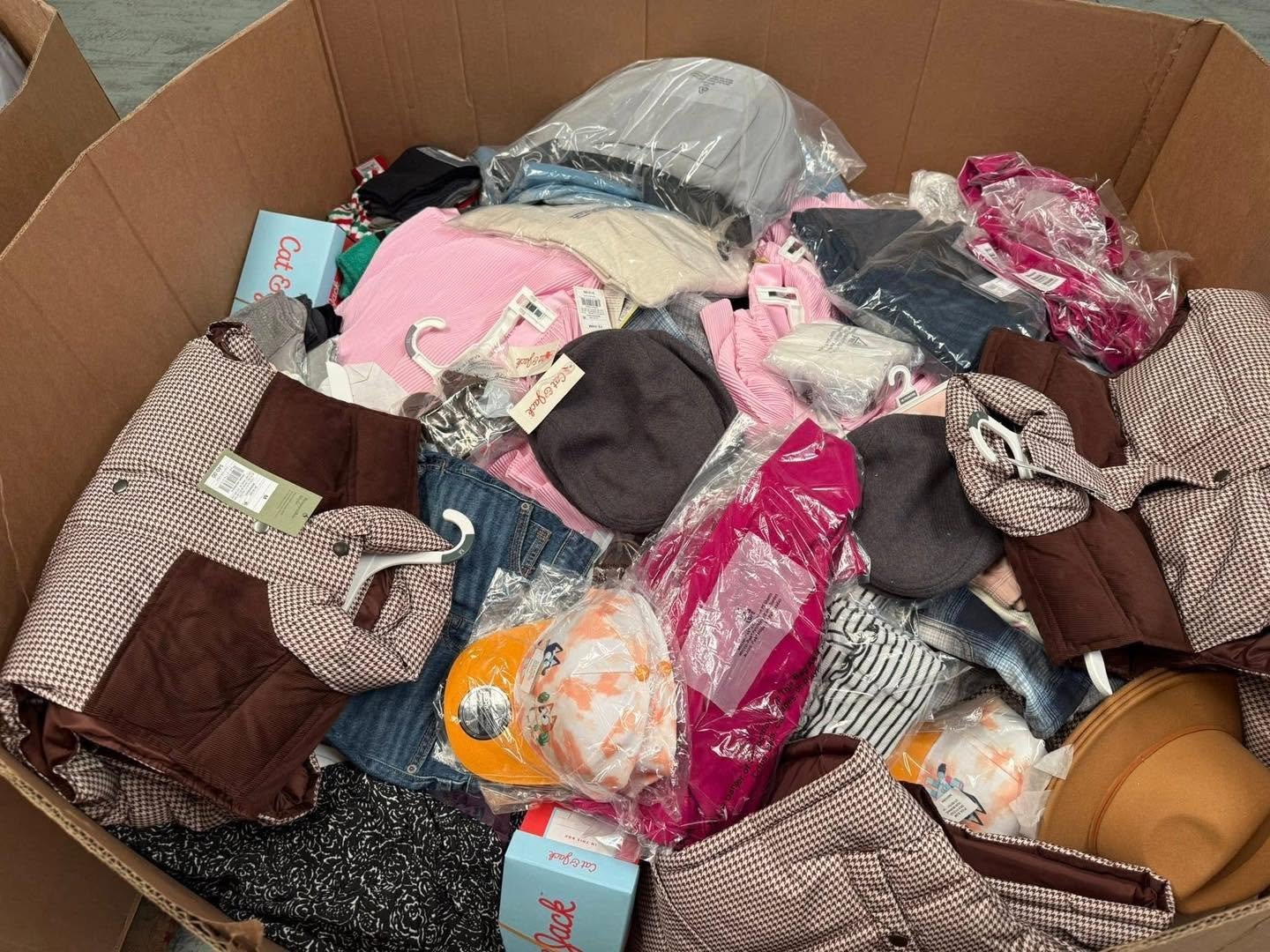 AMZ Wholesale Clothing Pallets - Image 5