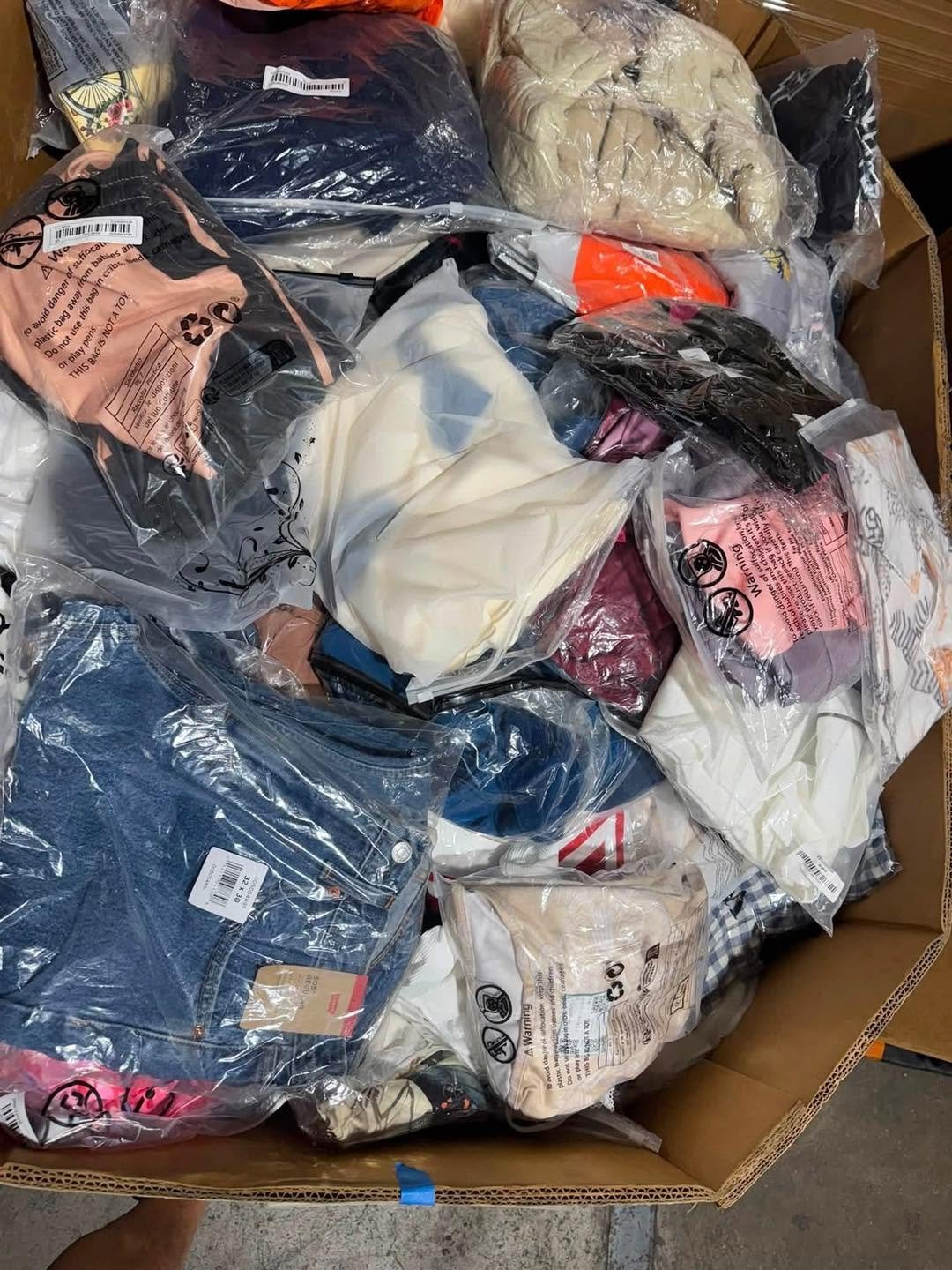 Amazon Clothes Pallets Wholesale - Image 4