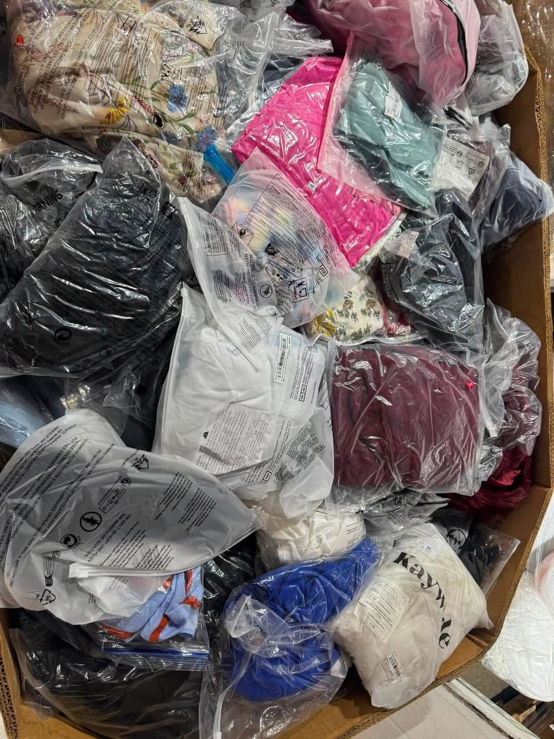Amazon Clothes Pallets Wholesale - Image 5