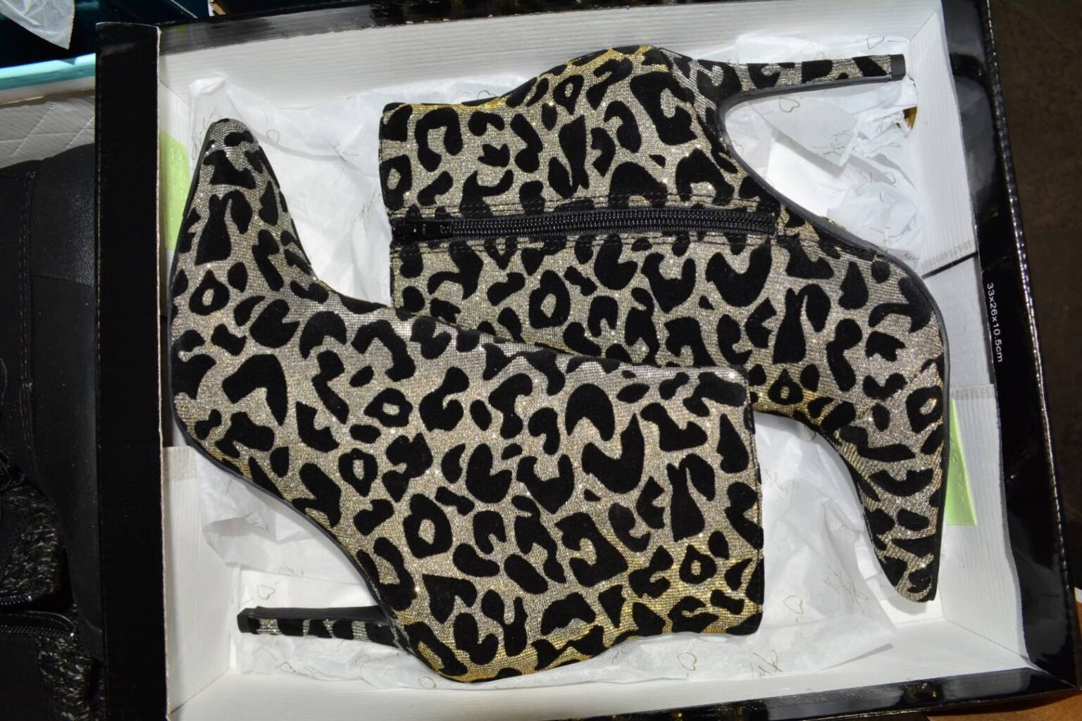 Assorted Shelf Pull Fall/Winter Womens Shoes - Image 4