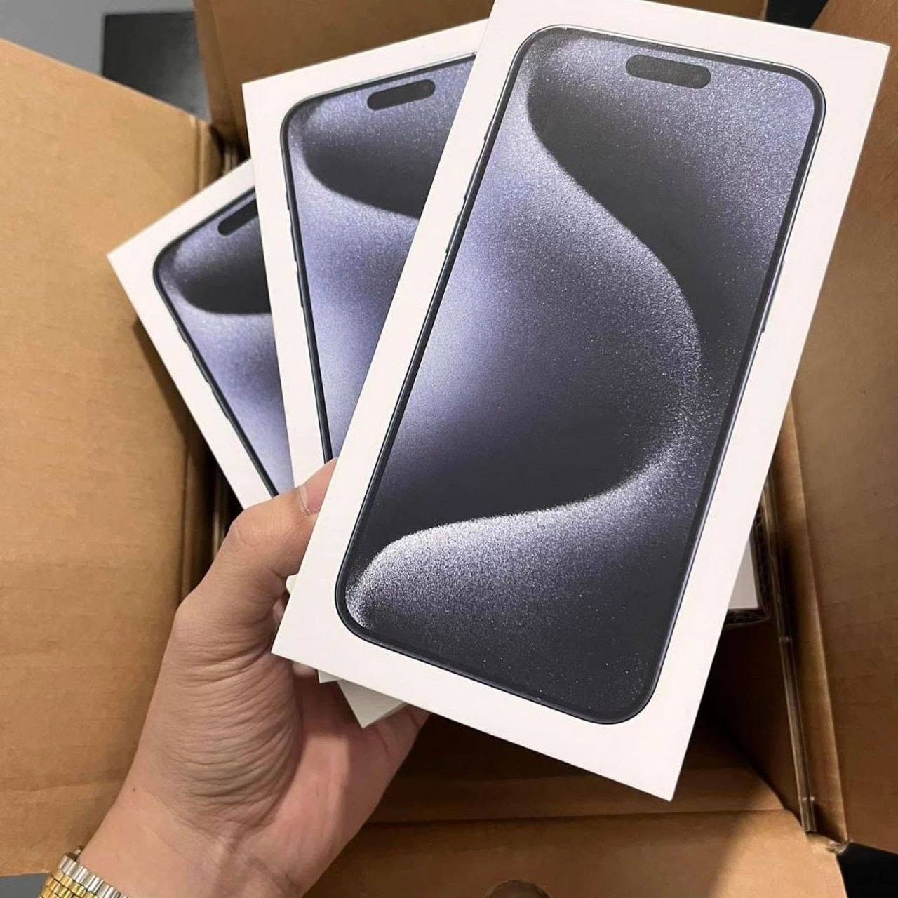 Bulk Iphone 15 Pro Max Pallets - Image 4