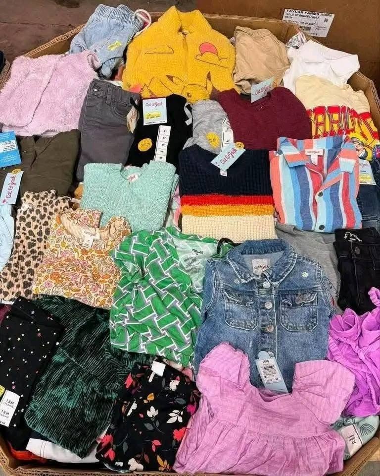 Kids Clothes Pallets - Image 6