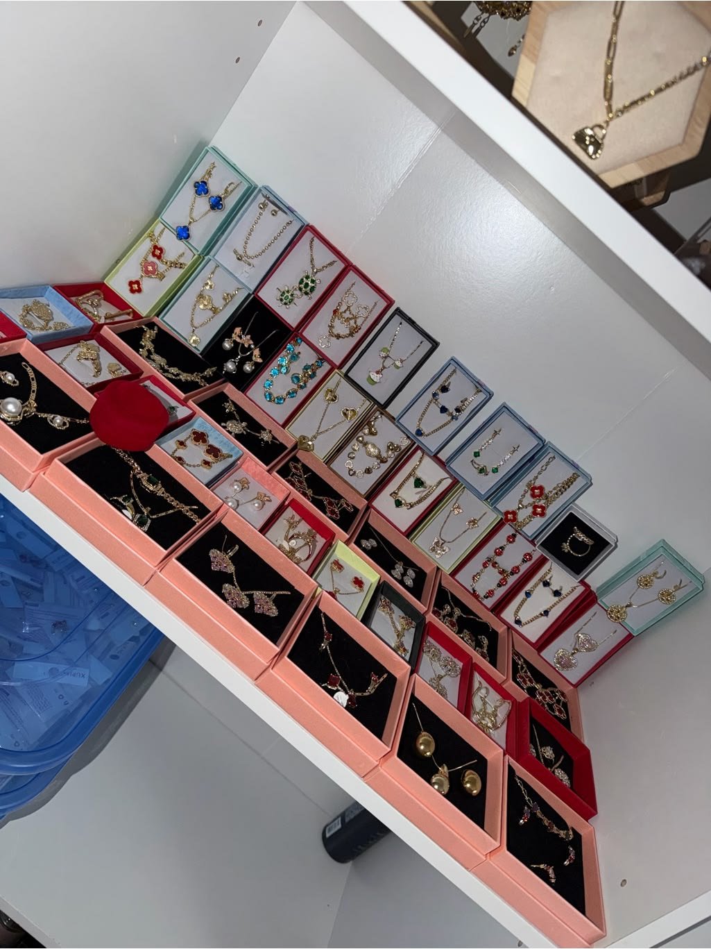 Wholesale Jewelry Liquidation Pallets