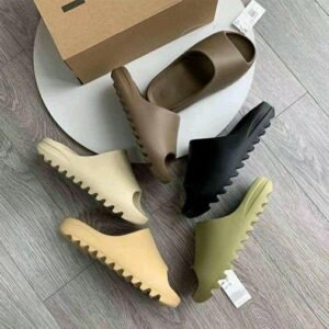 Yeezy Slides Pallets - Image 5