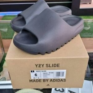 Yeezy Slides Pallets - Image 4