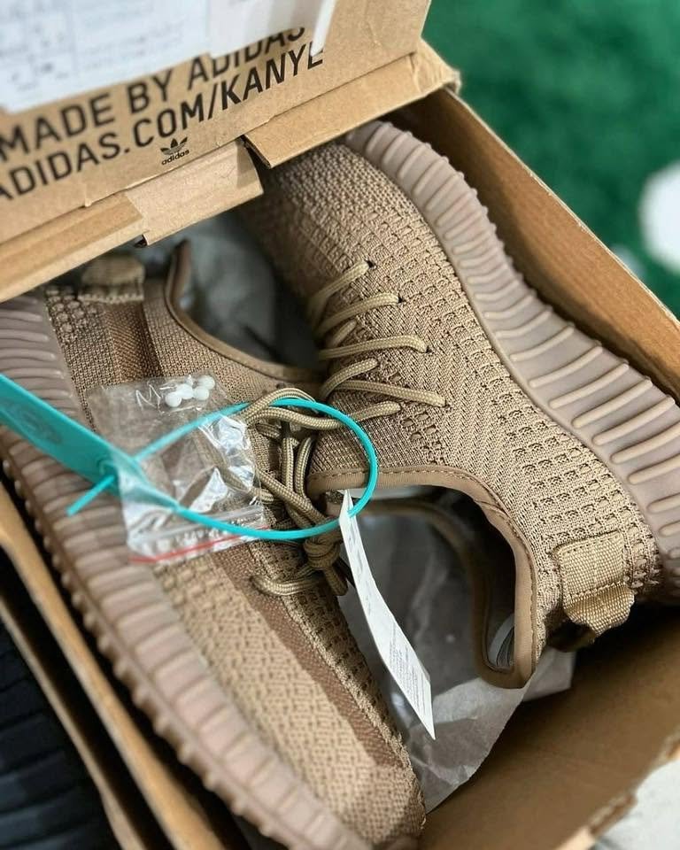 Yeezy Sneakers Pallets