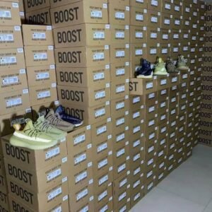 Yeezy Sneakers Pallets - Image 8