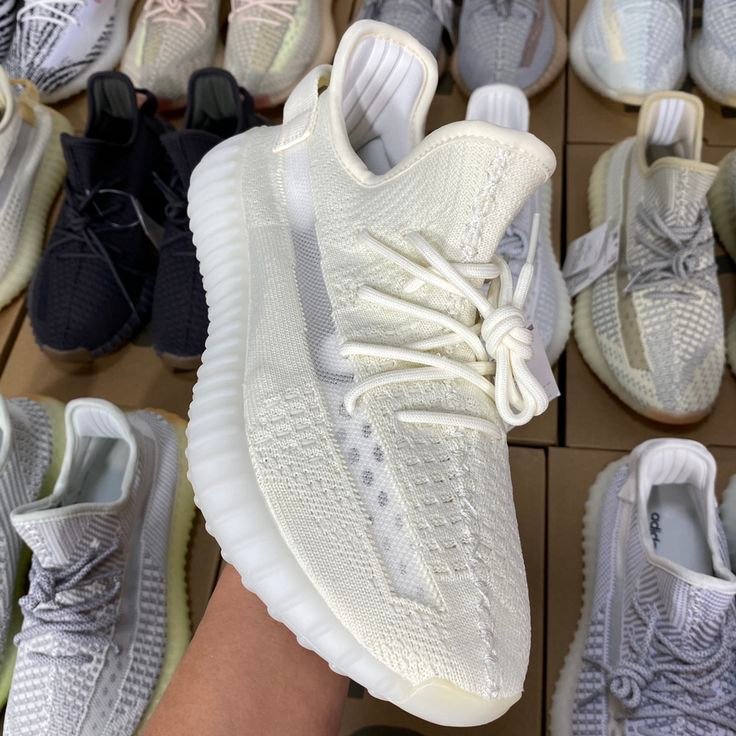 Yeezy Sneakers Pallets - Image 7