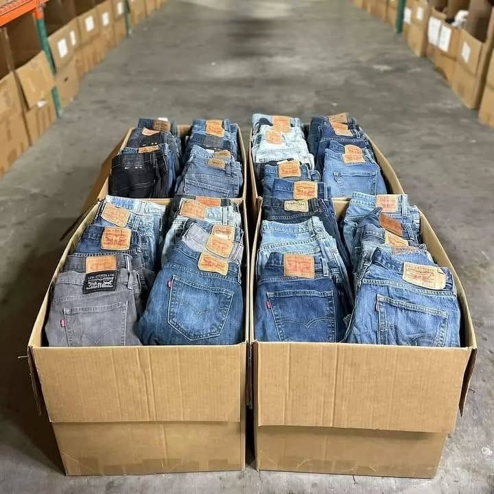 wholesale Levi jean clothing pallets - Image 3