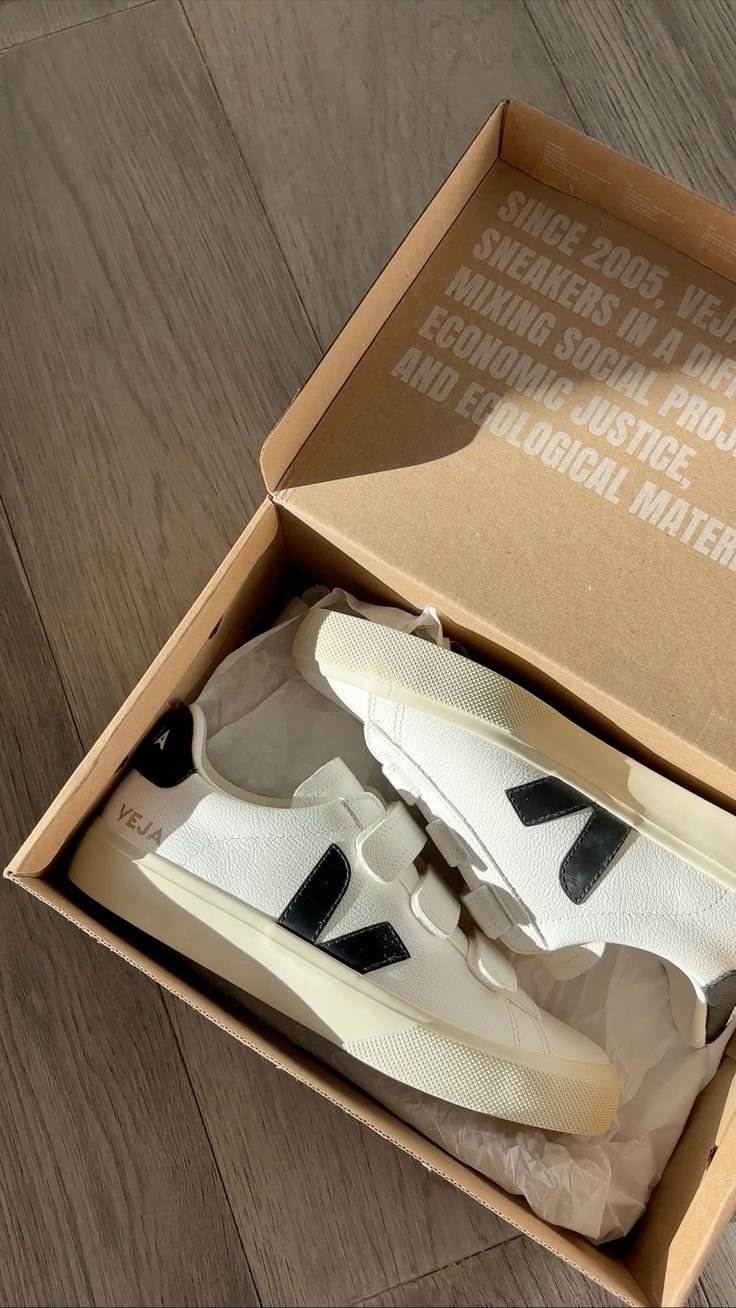 Veja Shoes Liquidation Pallets - Image 6