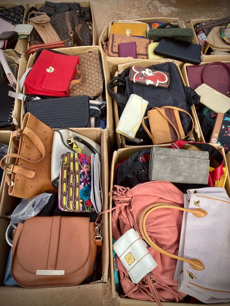 Wholesale Hand Bag Pallets - Image 7