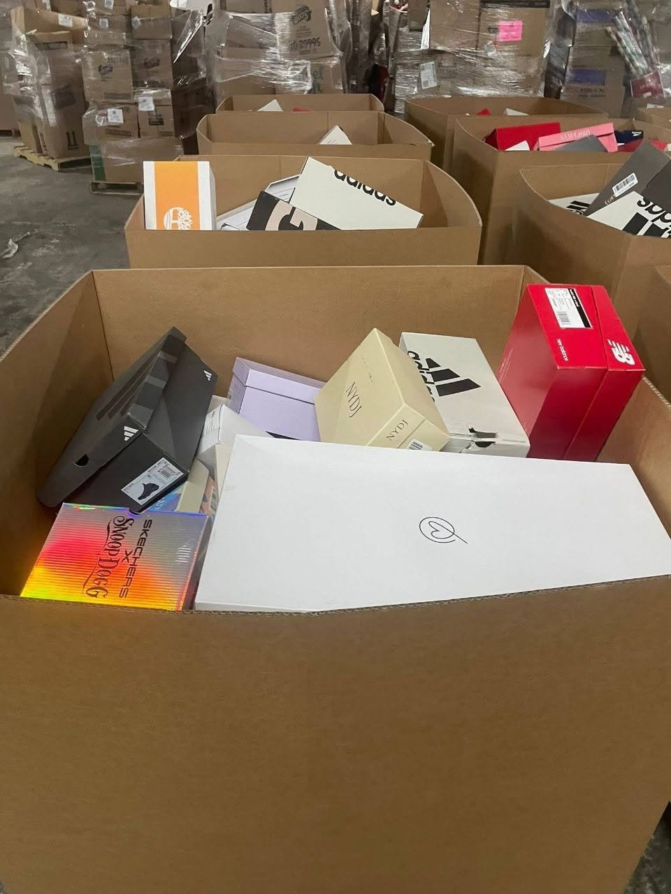 Wholesale Mixed Brand Shoes Pallets - Image 9