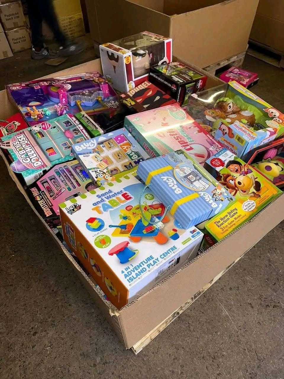 Amazon Toys Pallets - Image 2