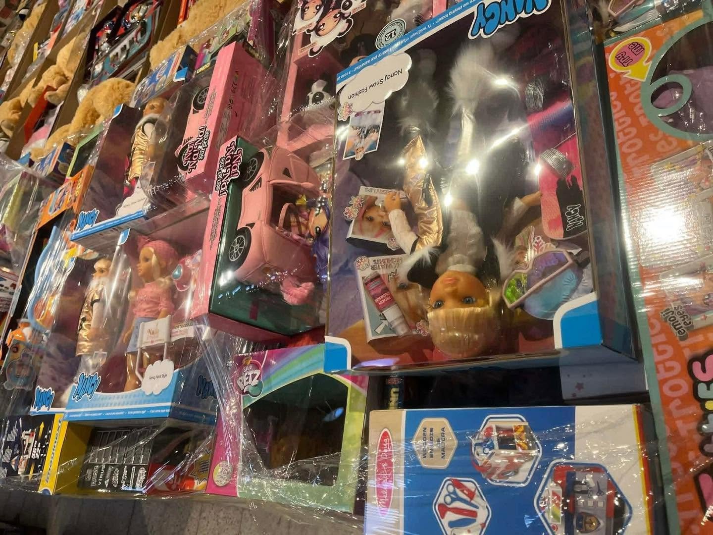 Amazon Toys Pallets - Image 3