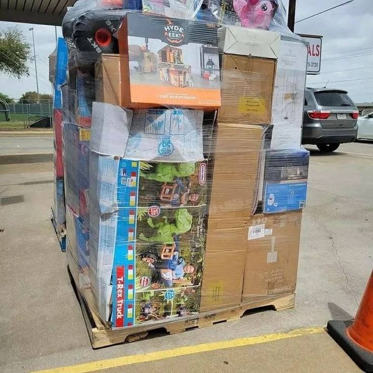 Amazon Toys Pallets - Image 4