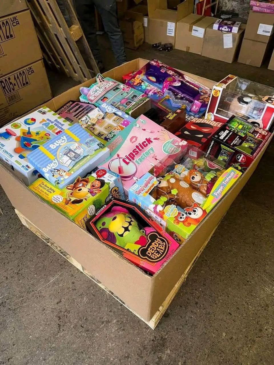 Amazon Toys Pallets - Image 7